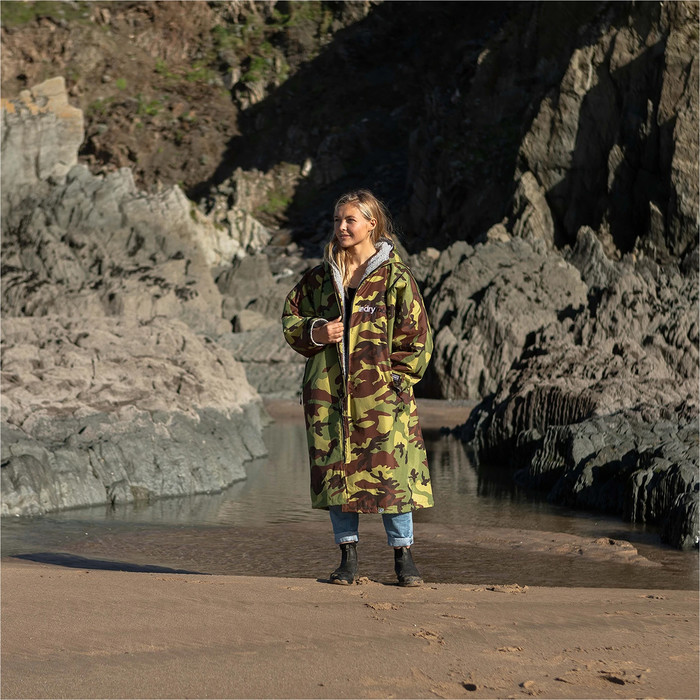 2021 Dryrobe Advance Long Sleeve Premium Outdoor Changing Robe / Poncho DR104 - Camo / Grey